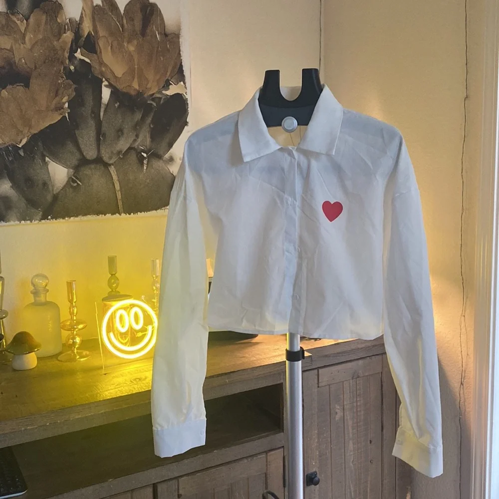 White cropped button up with red heart - Picture 2 of 5